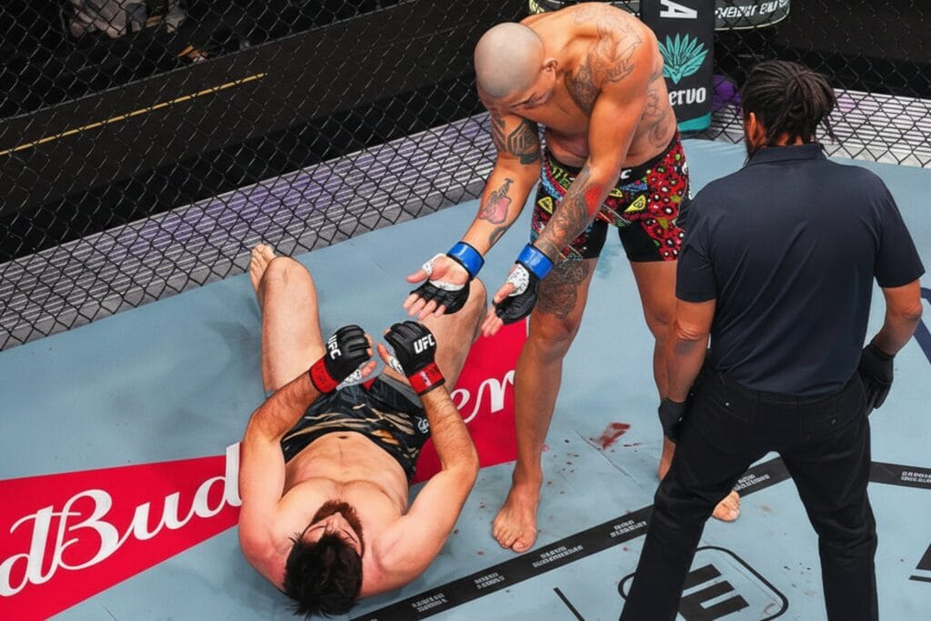 Alex Pereira Vs jon Jones on White House card.