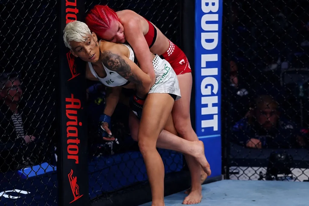 Amanda lemos Vs Gillian Robertson fight 